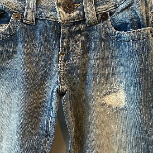 NWT GUESS DISTRESS JEANS - Picture 5 of 5